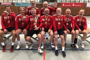 Die TSV-Faustballer Männer 60 sind erneut Deutscher Meister. Foto: Schmidt