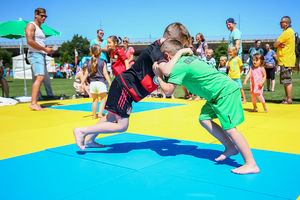 Beim Sommerfest konnten die Kinder wieder verschiedene Sportarten ausprobieren. Fotos: Ulrich Faßbender