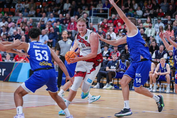 Möchte mit seinen Kollegen in Stahnsdorf nachlegen: Sören-Eyke Urbansky / Foto: Frank Fankhauser