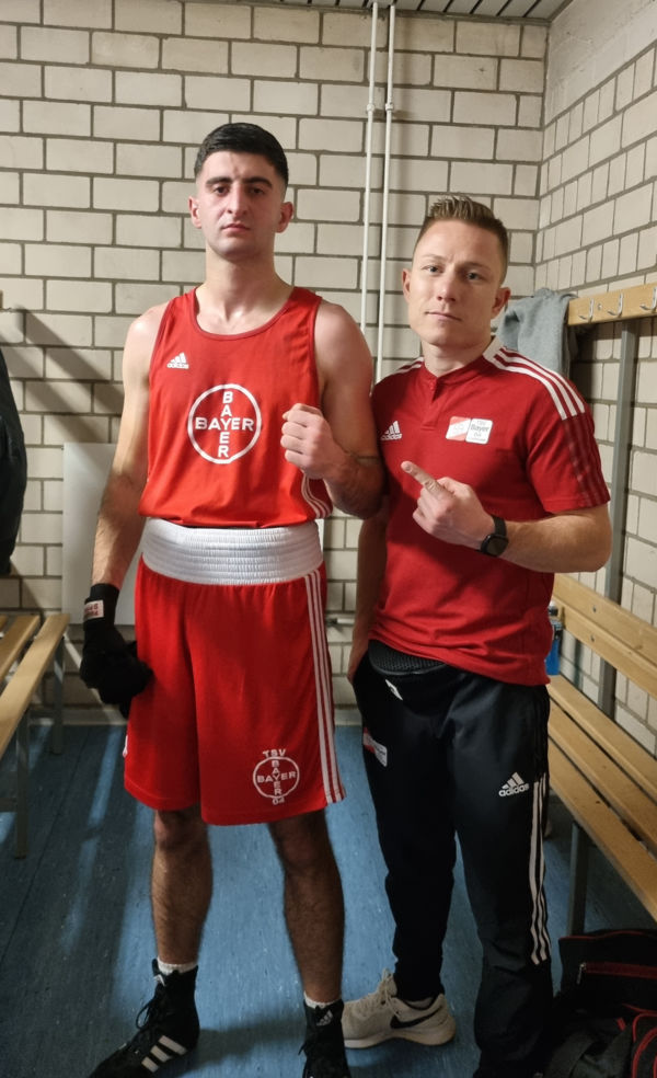 NRW-Meister Joanis Spatharis (l.) mit seinem Trainer Daniel Beeck.