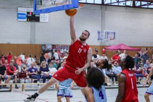 Dunkte wieder einmal spektakulär: Moritz "Mo" Hübner / Foto: Frank Fankhauser